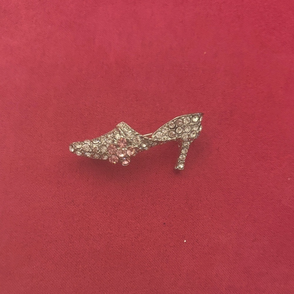 SHOE BROOCH..HI HEEL PIN RHINESTONES AND ONE PINK FLOWER IN PERFECT CONDITION